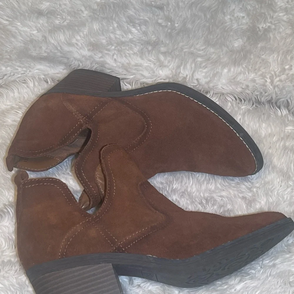 Sonoma women’s Brown ankle leather boots size 10
